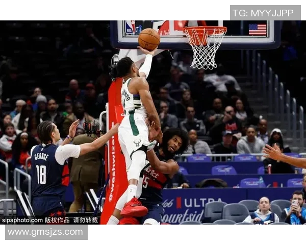 字母哥关键时刻助攻波蒂斯三分命中，随后空接打进领先4分